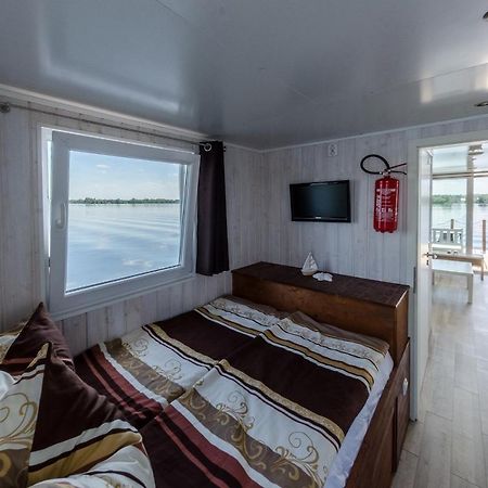 Feststehendes Hausboot Hotel Kolonie Zern Kültér fotó