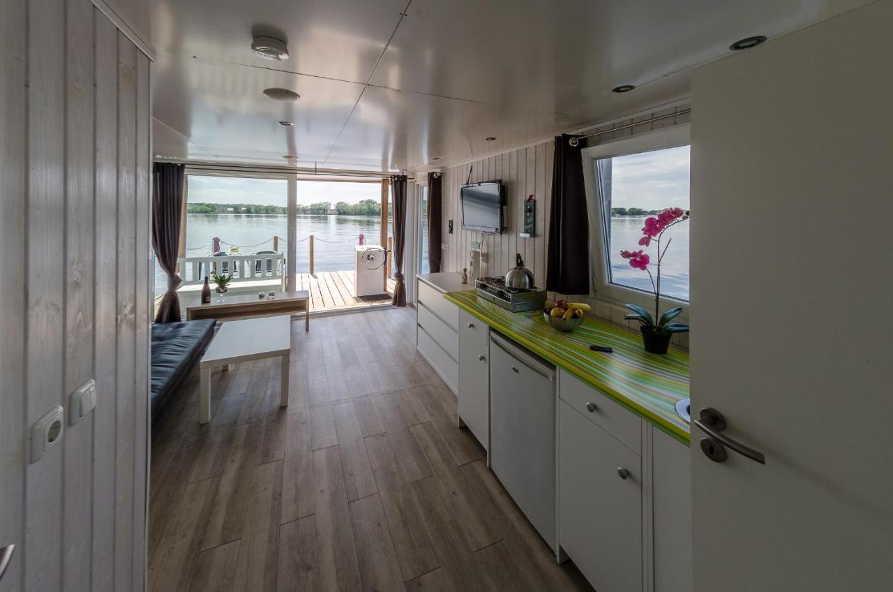 Feststehendes Hausboot Hotel Kolonie Zern Kültér fotó