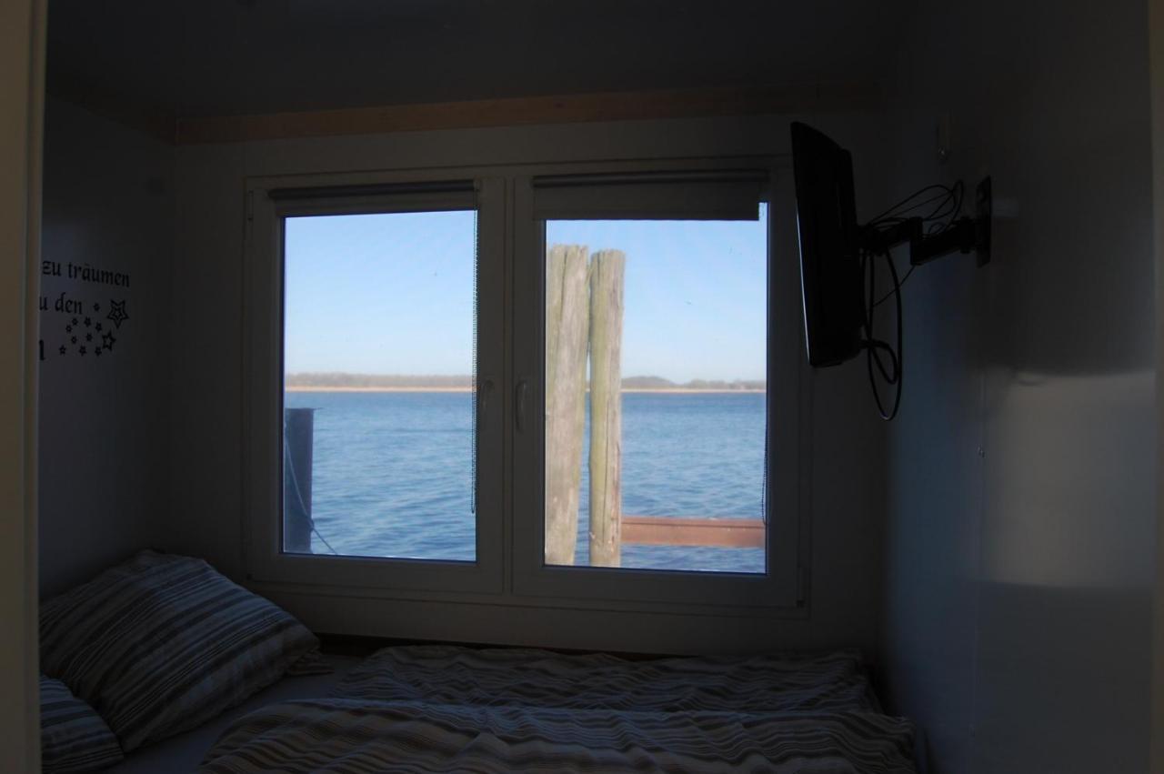 Feststehendes Hausboot Hotel Kolonie Zern Kültér fotó